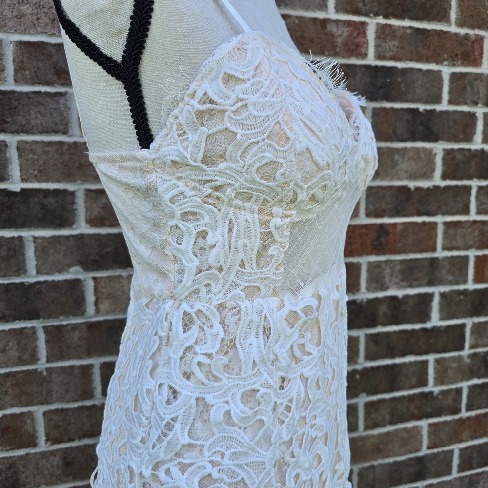 Fashion Nova White Crochet Lace Bodycon Mini Dress NWT Women’s Size S - Picture 3 of 9